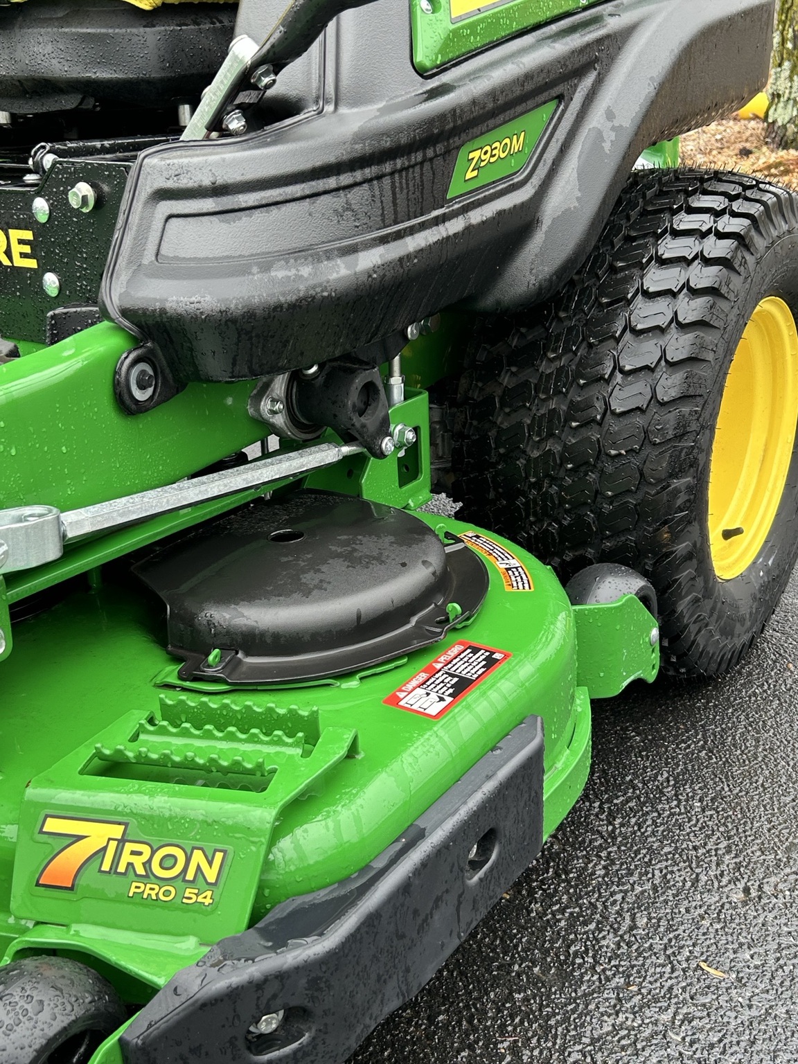 2025 John Deere Z930M Image 3