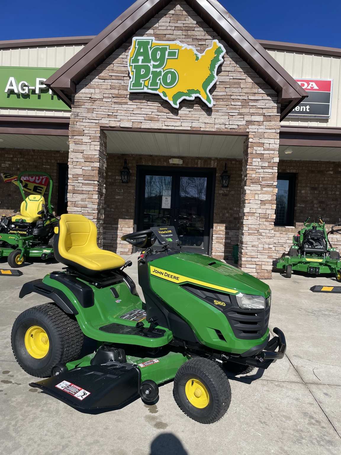 2025 John Deere S160 Image 1