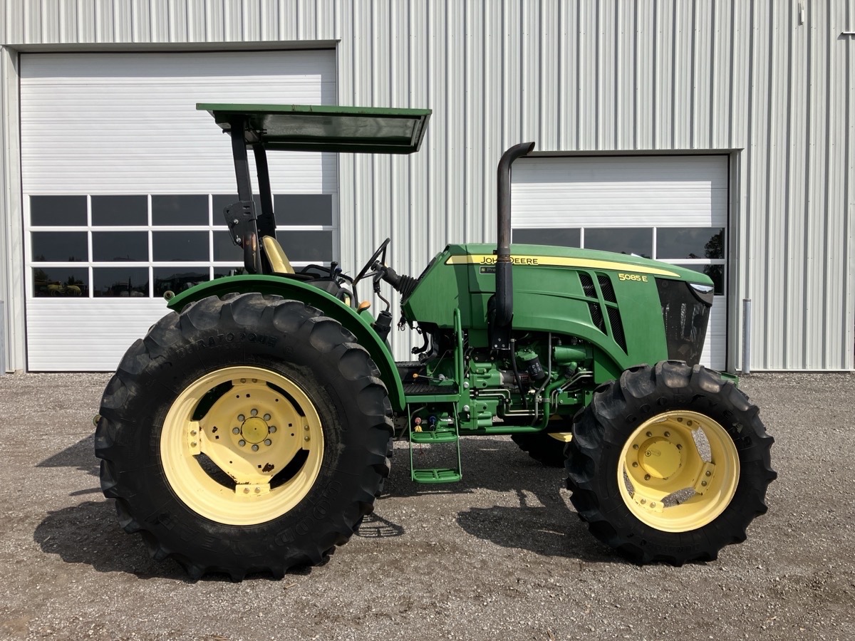 2014 John Deere 5085E Image 3