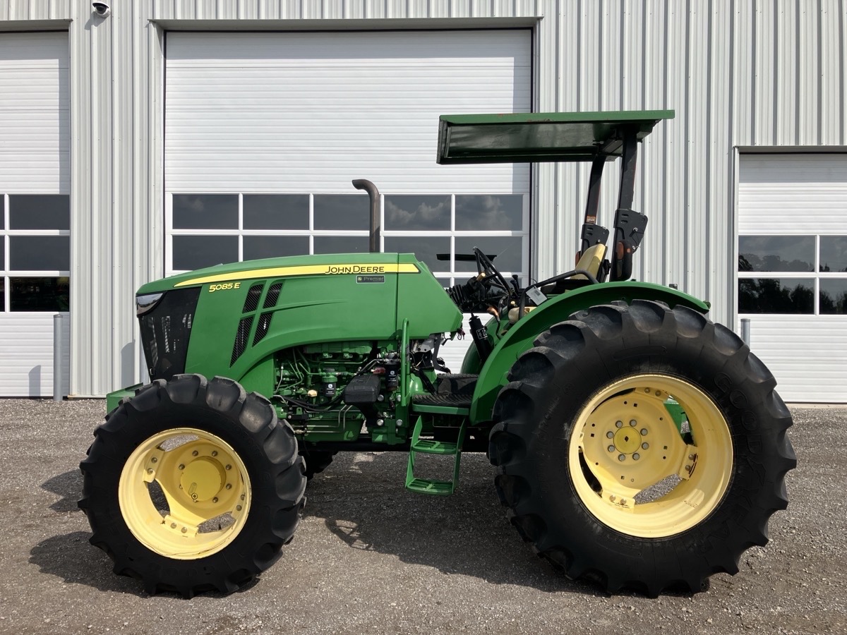 2014 John Deere 5085E Image 4