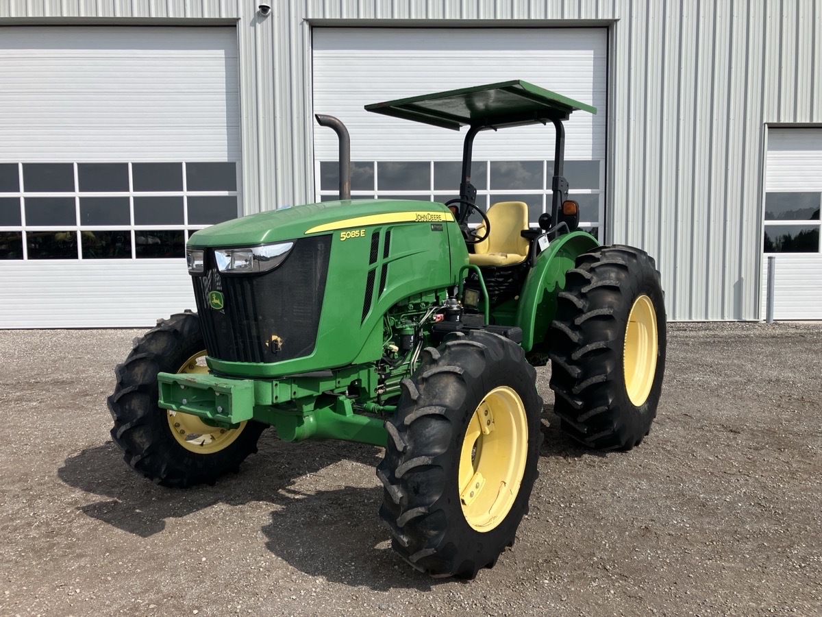 2014 John Deere 5085E Image 2
