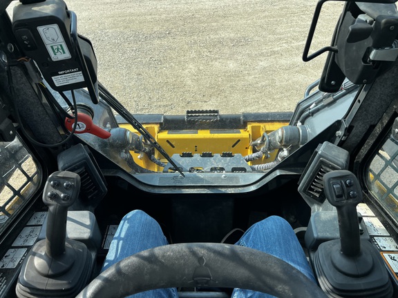 2023 John Deere 325G - Photo23