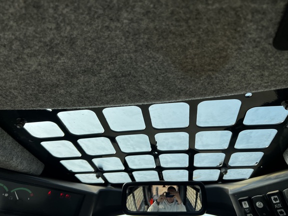 2023 John Deere 325G - Photo26