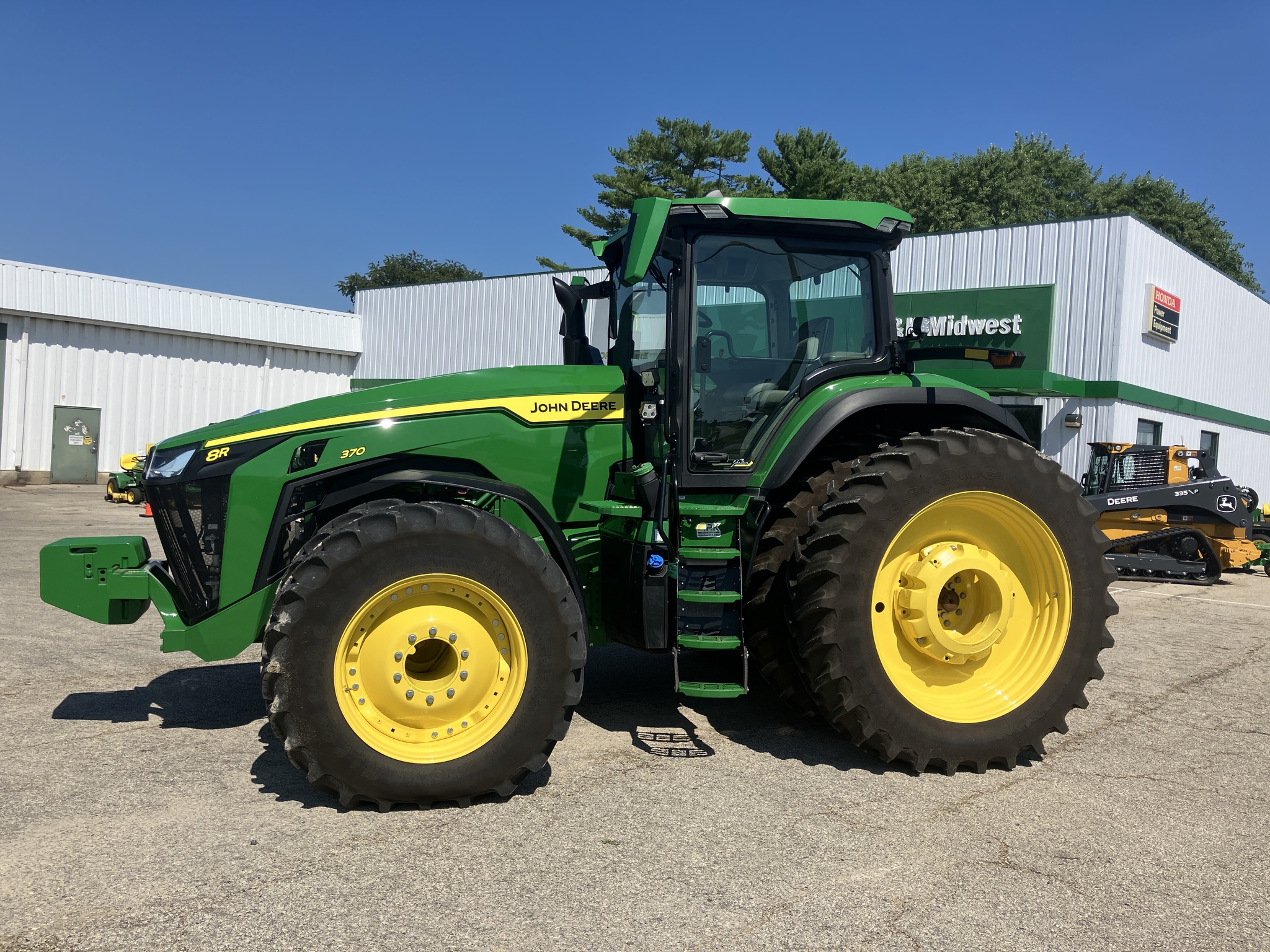 2024 John Deere 8R 370 Image 2