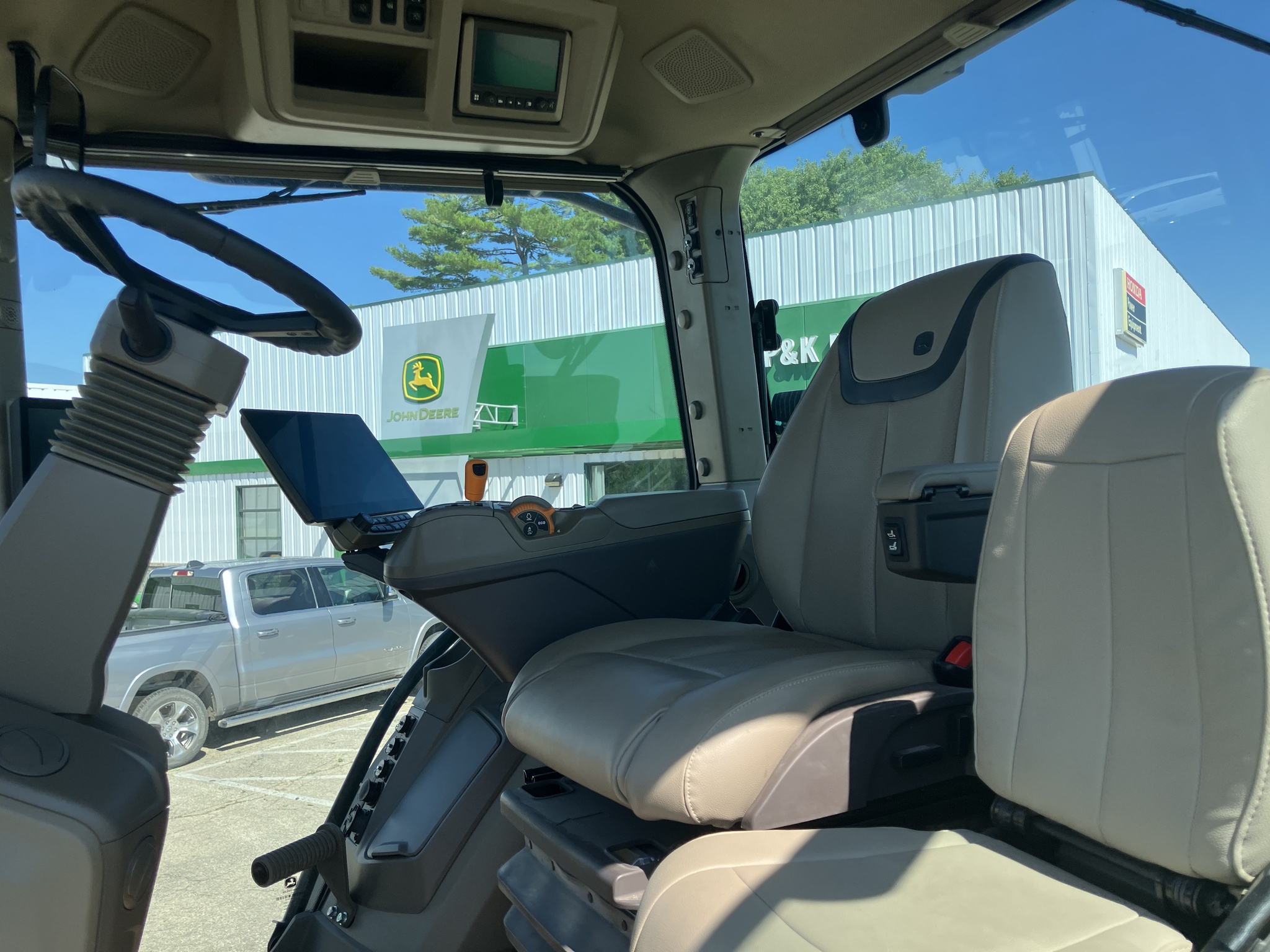 2024 John Deere 8R 370 Image 12