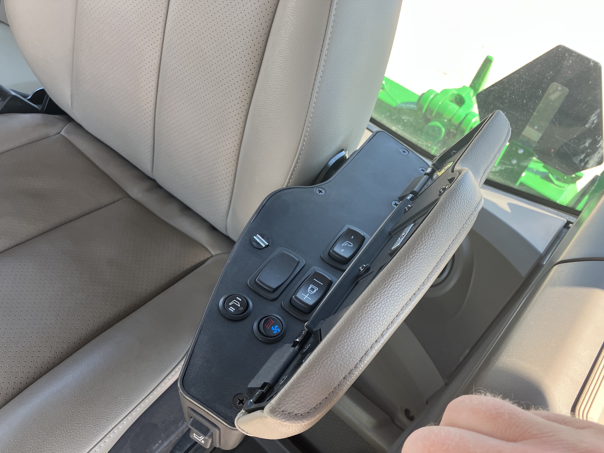 2024 John Deere 8R 370 Image 13