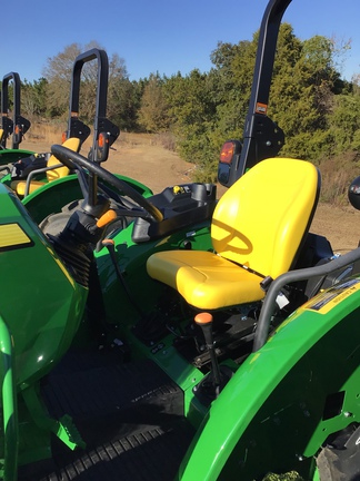 2024 John Deere 5075E Photo 2