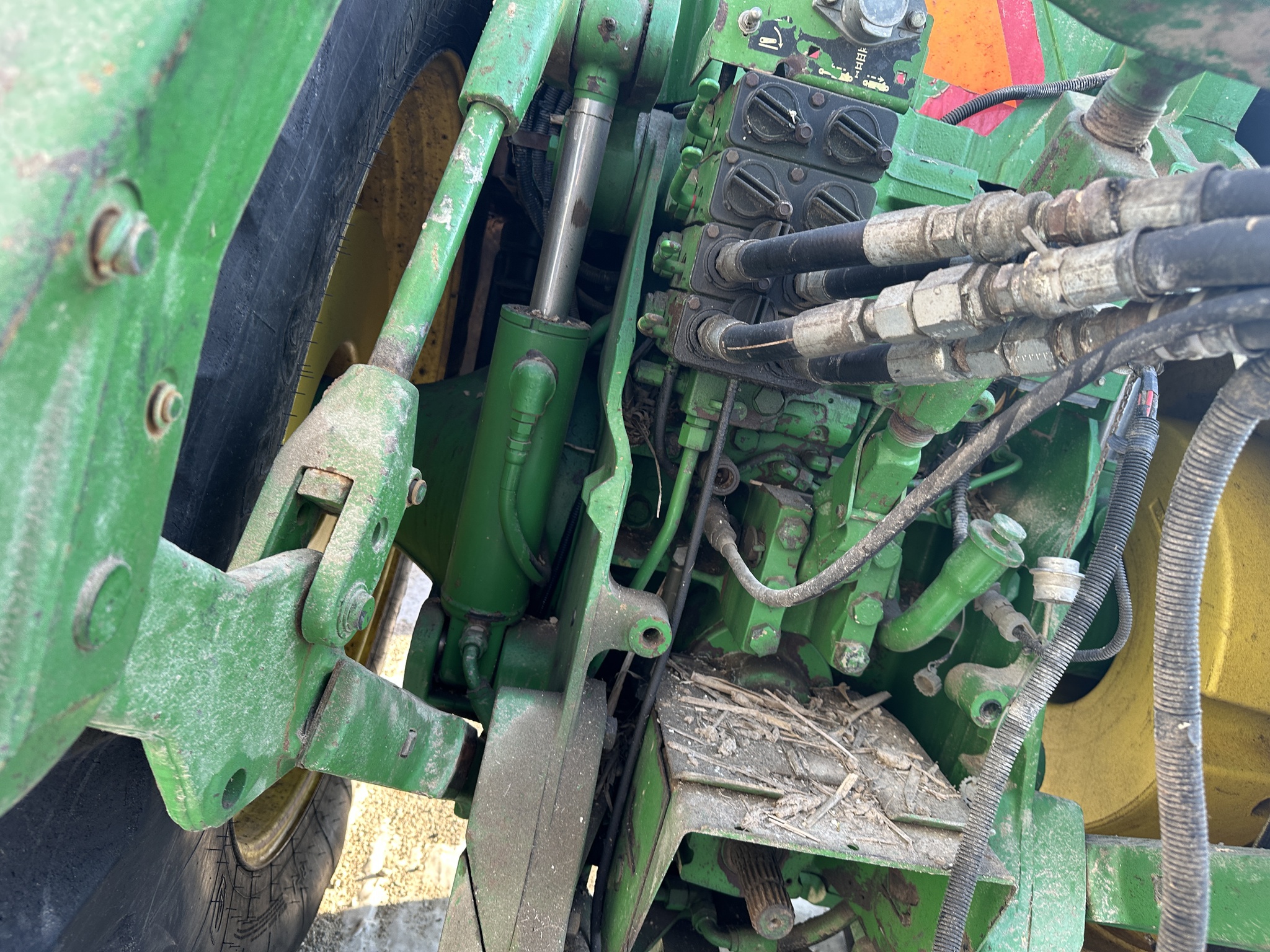 1996 John Deere 8400 Image 11
