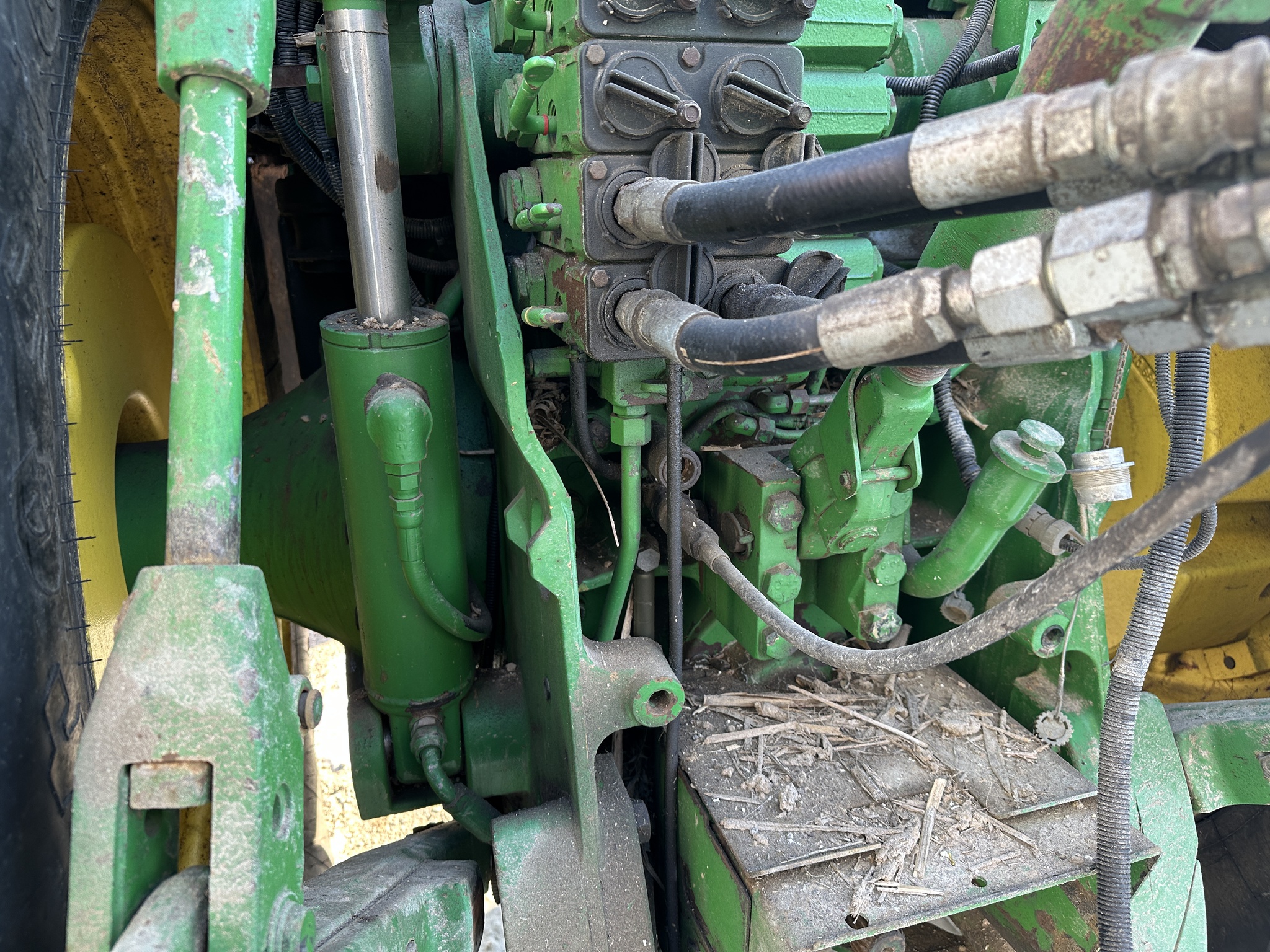 1996 John Deere 8400 Image 13