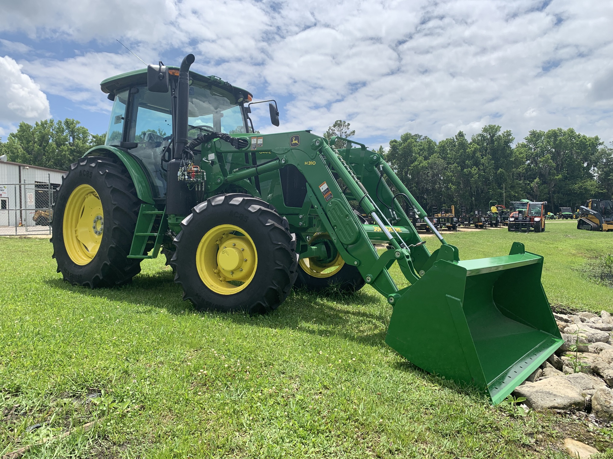2024 John Deere 6120E Image 4