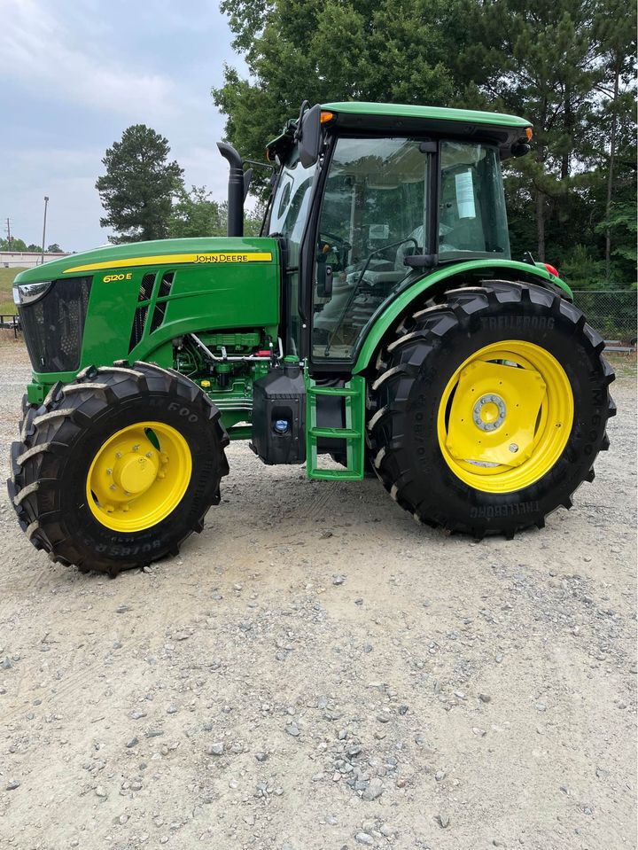 2025 John Deere 6120E Image 4