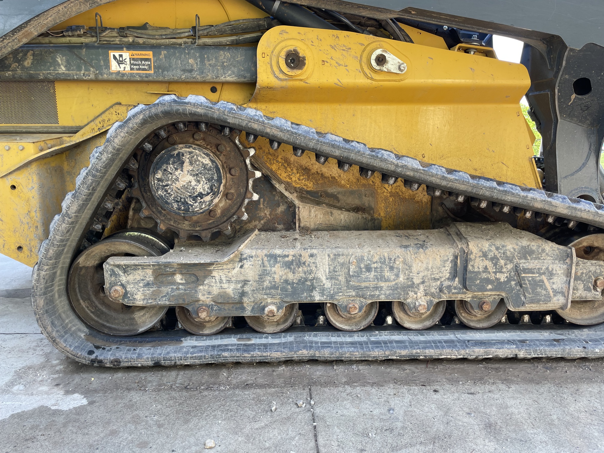 2019 John Deere 333G Image 8