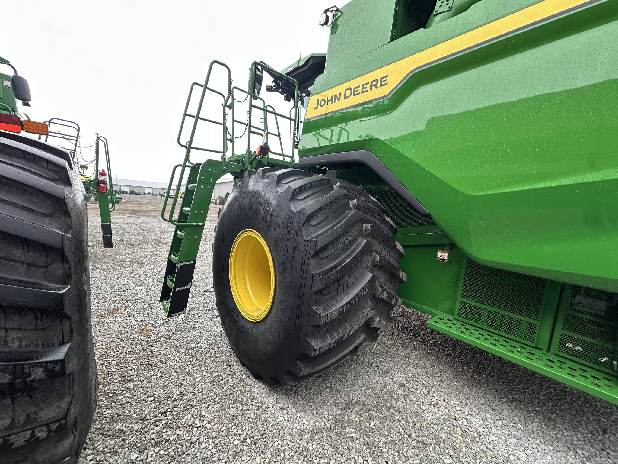 2025 John Deere S7 700 Image 9