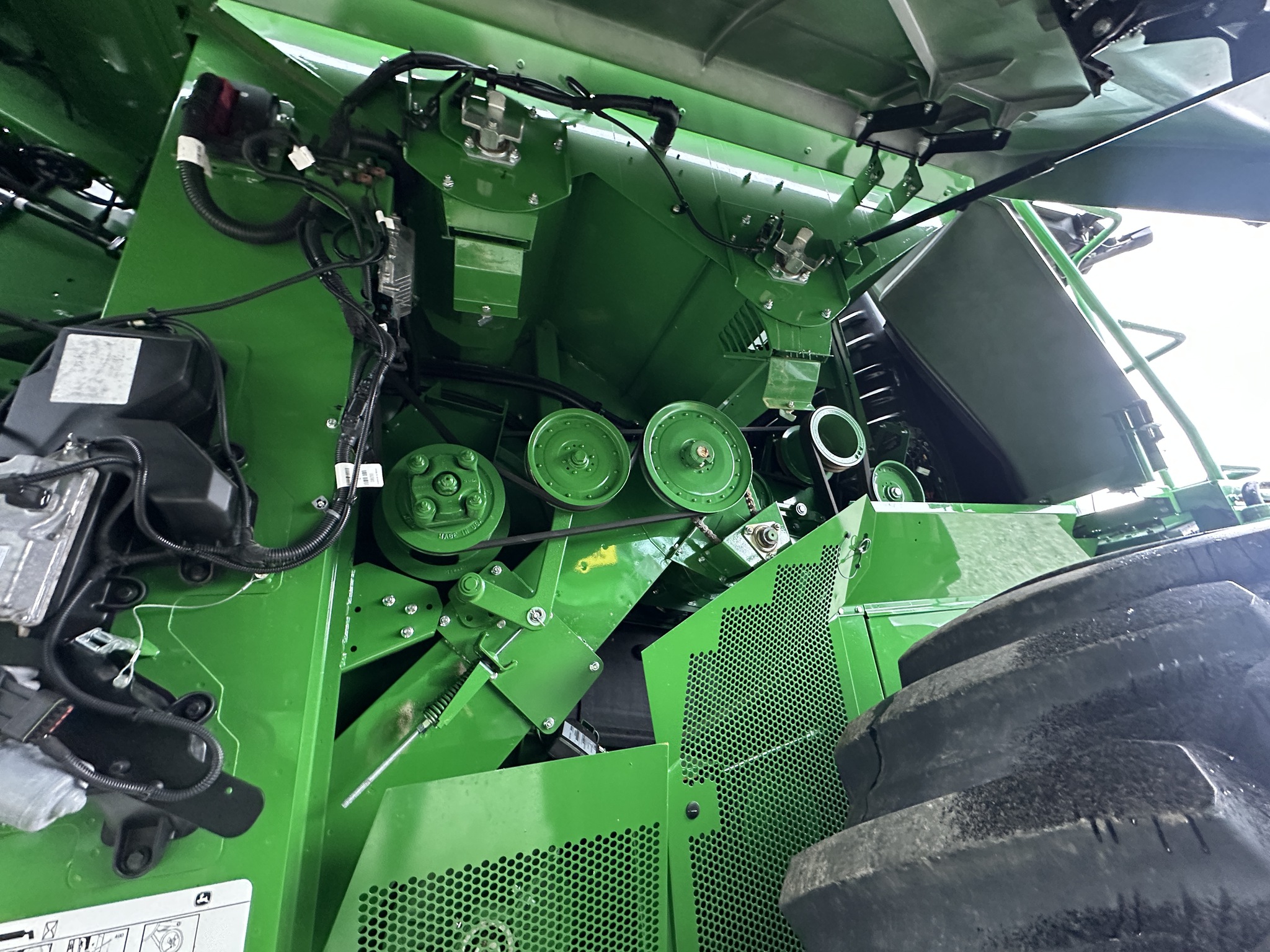 2025 John Deere S7 700 Image 16