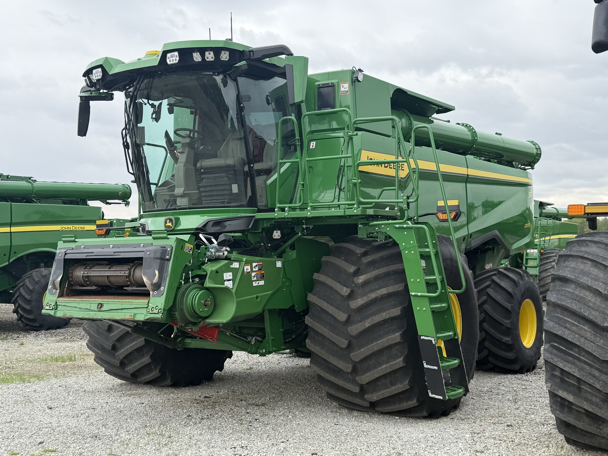 2025 John Deere S7 700 Image 1