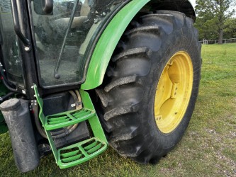 2014 John Deere 5100E Image 24