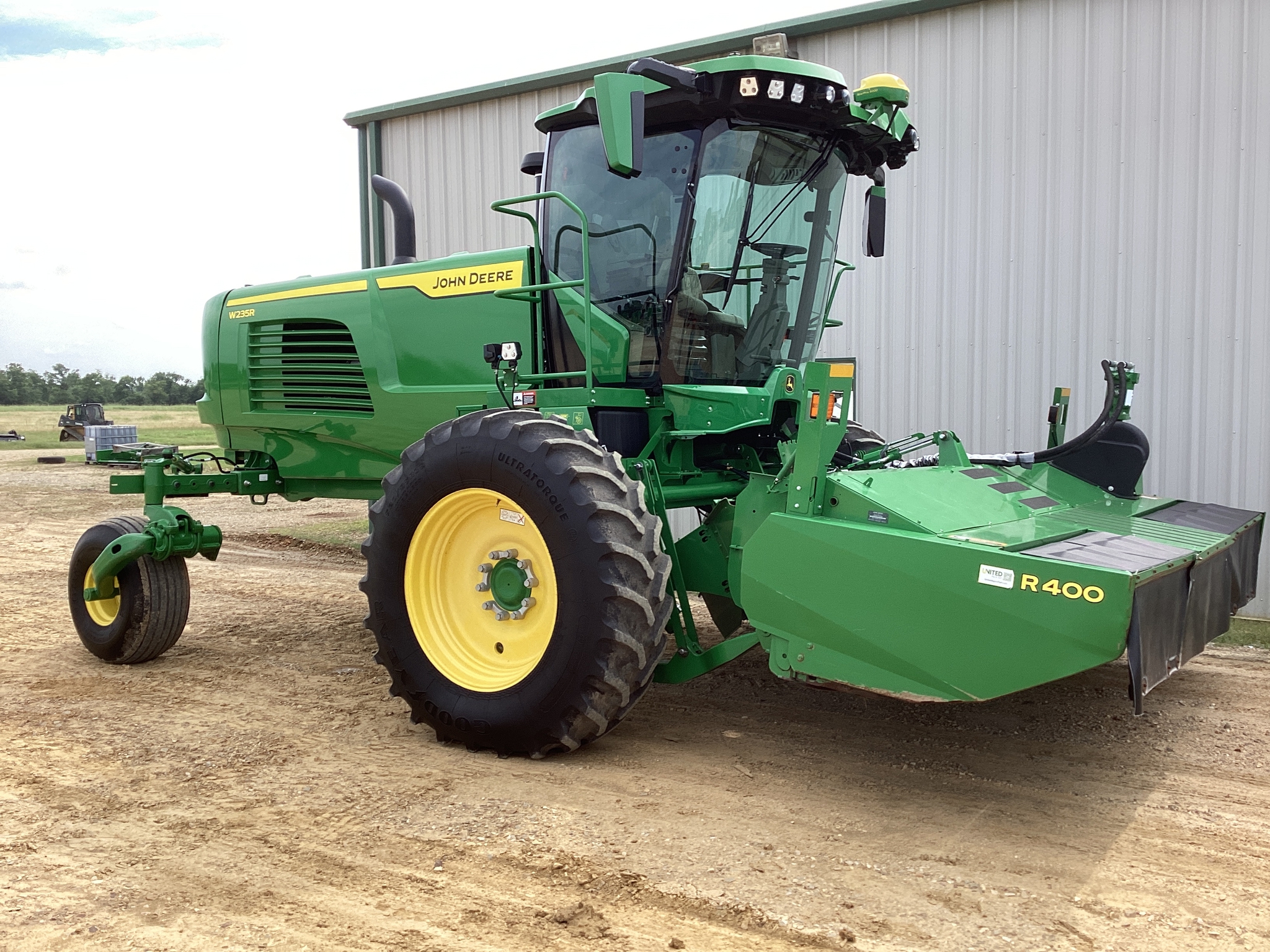 2023 John Deere W235R Image 8