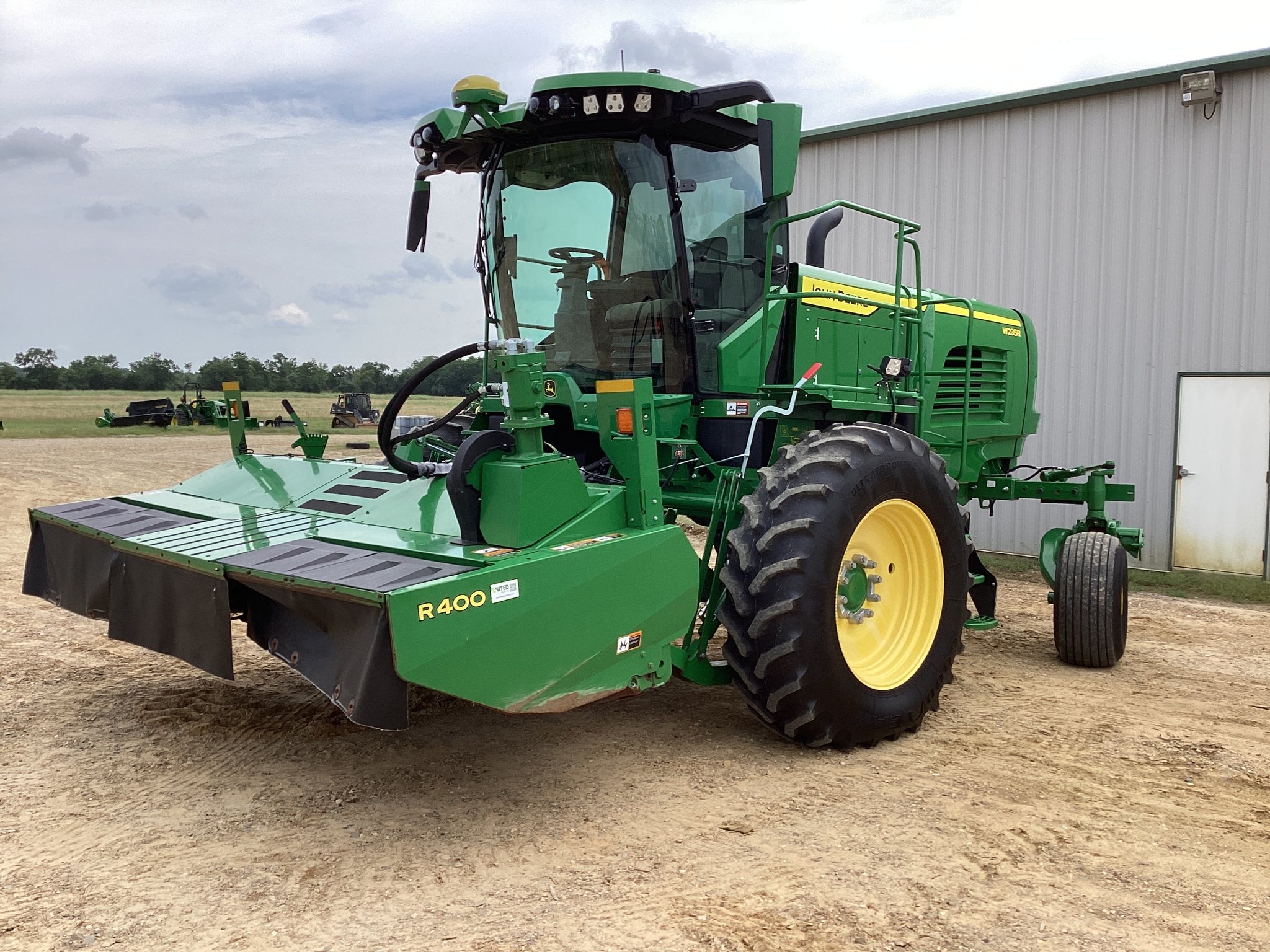 2023 John Deere W235R Image 6