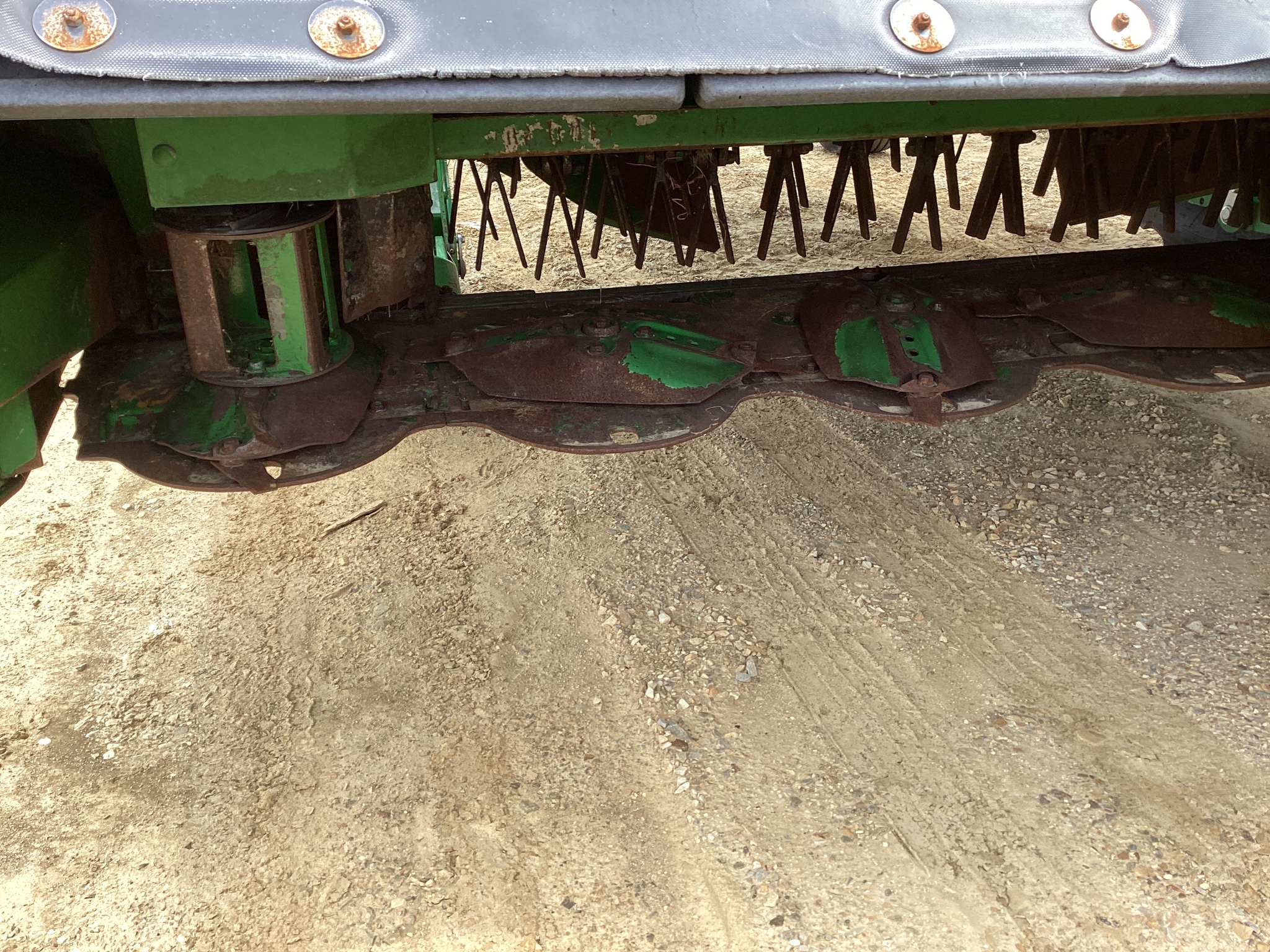 2023 John Deere W235R Image 32