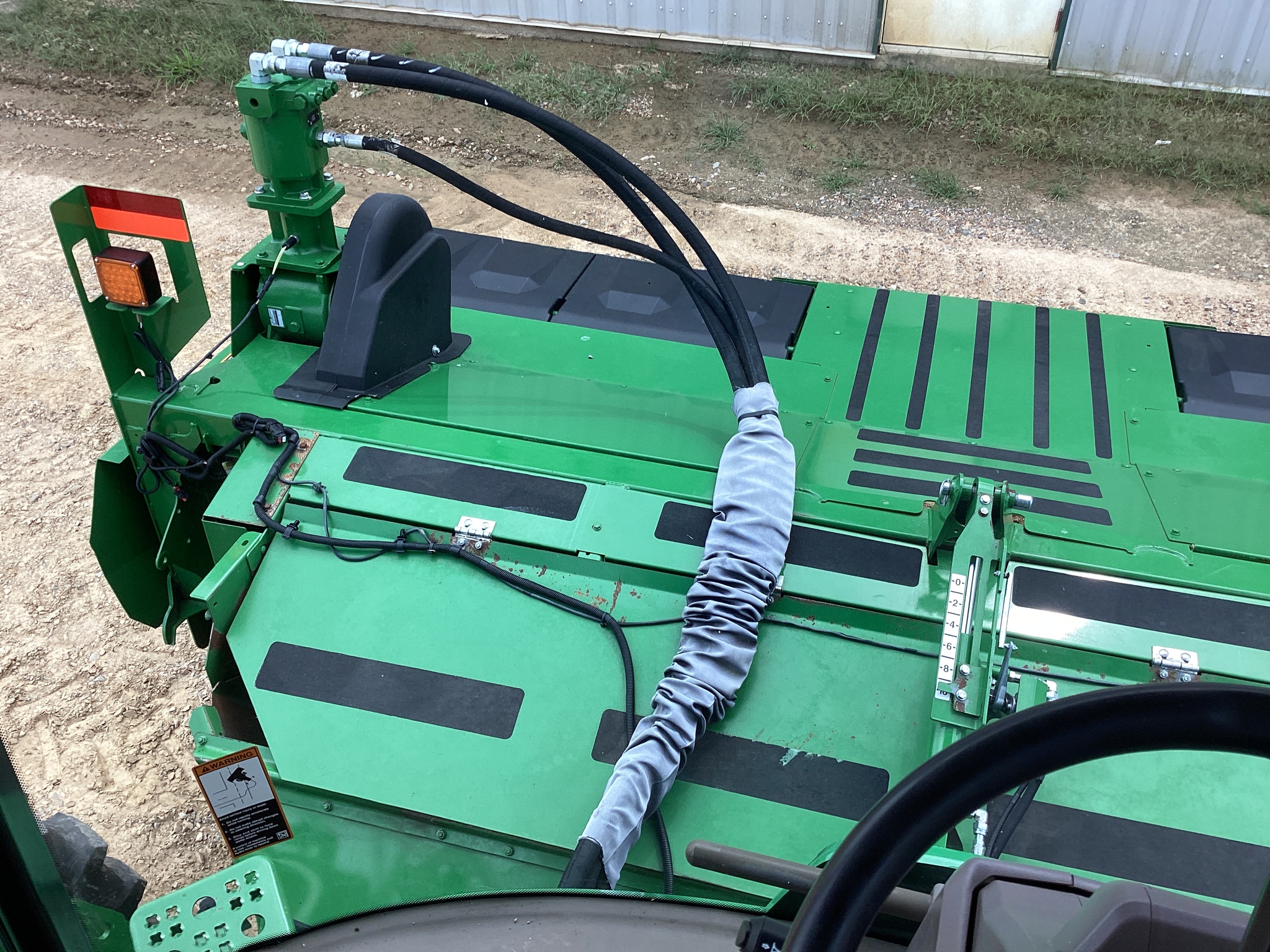 2023 John Deere W235R Image 27
