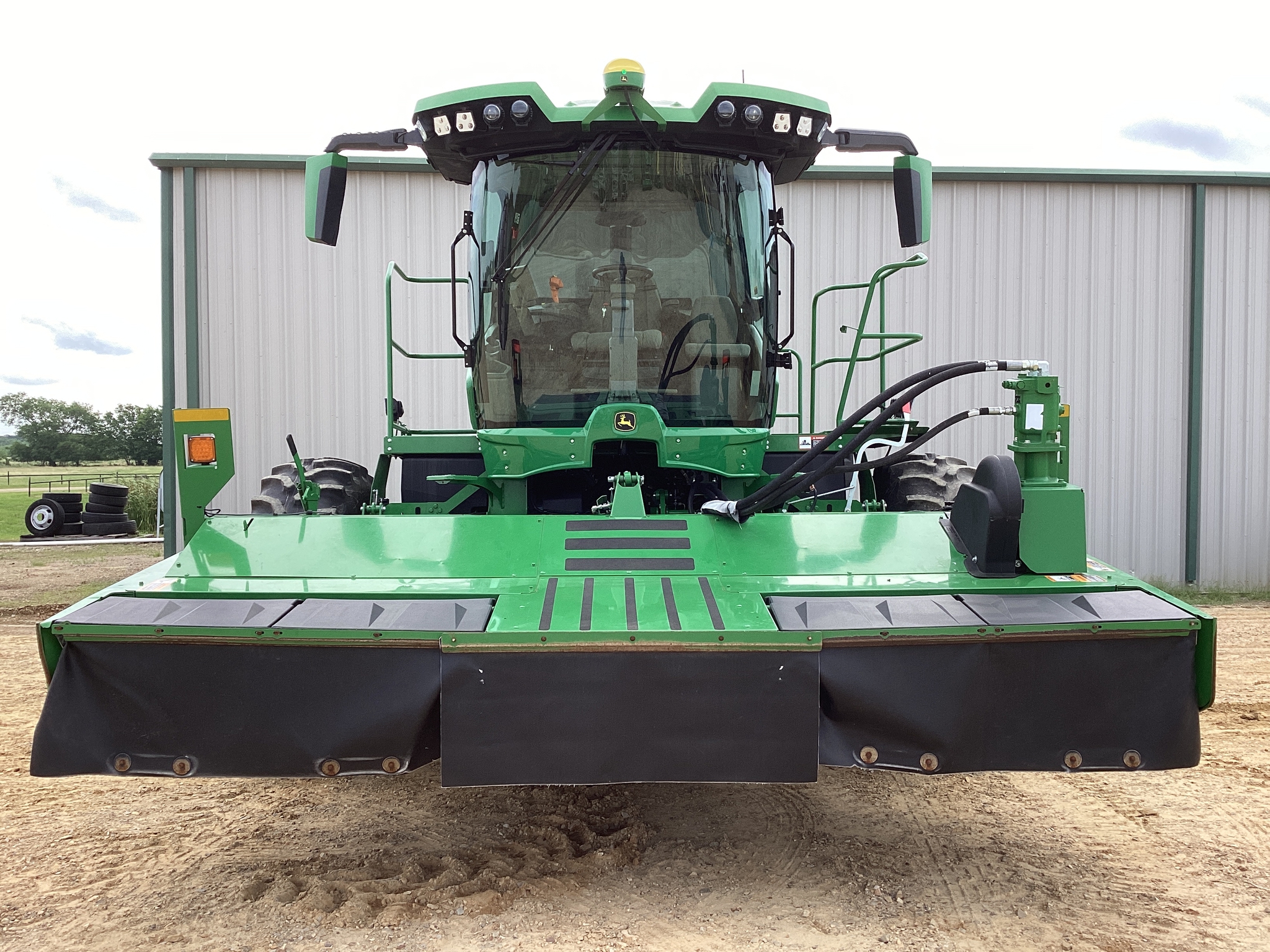 2023 John Deere W235R Image 5
