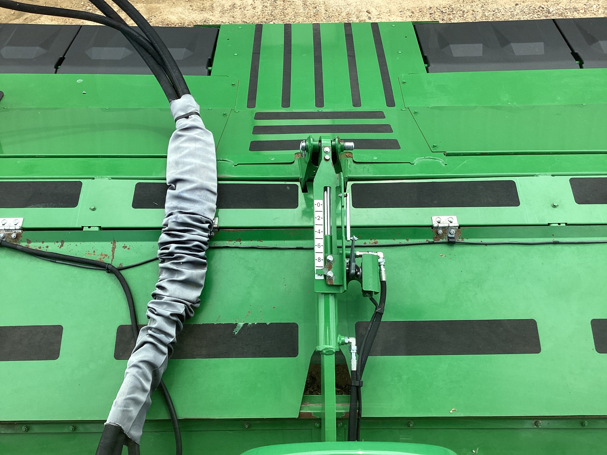 2023 John Deere W235R Image 28