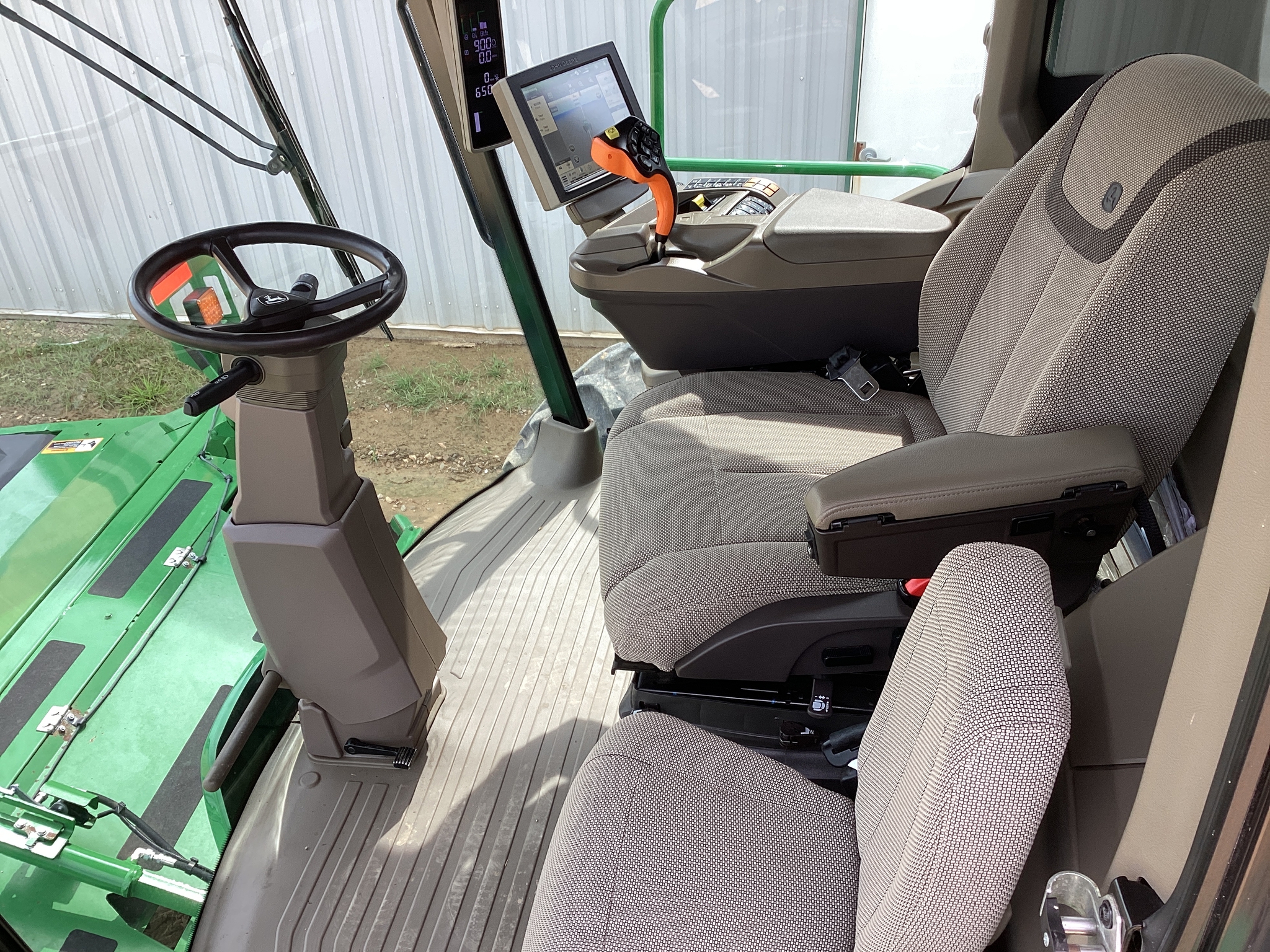 2023 John Deere W235R Image 14
