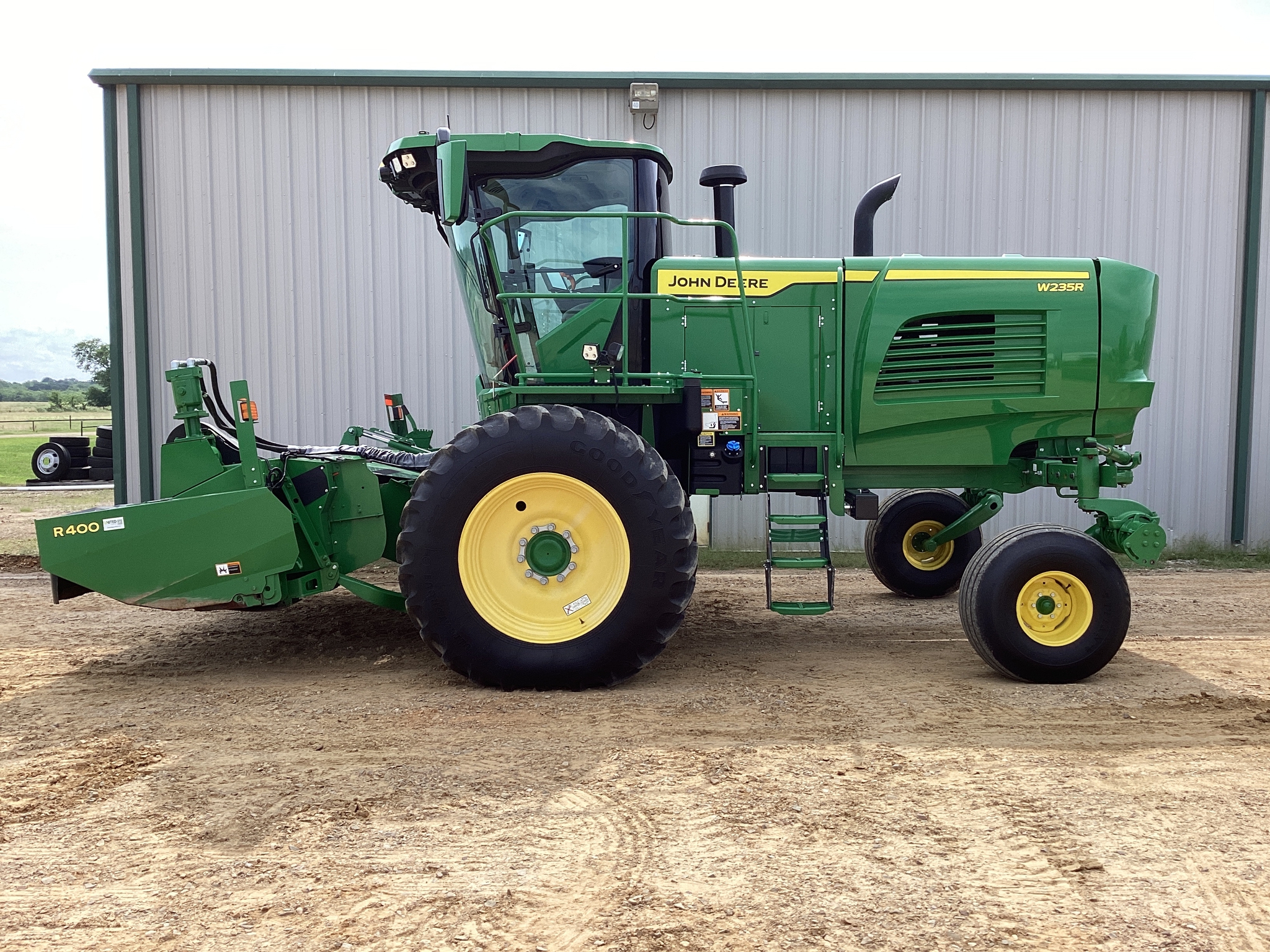 2023 John Deere W235R Image 1