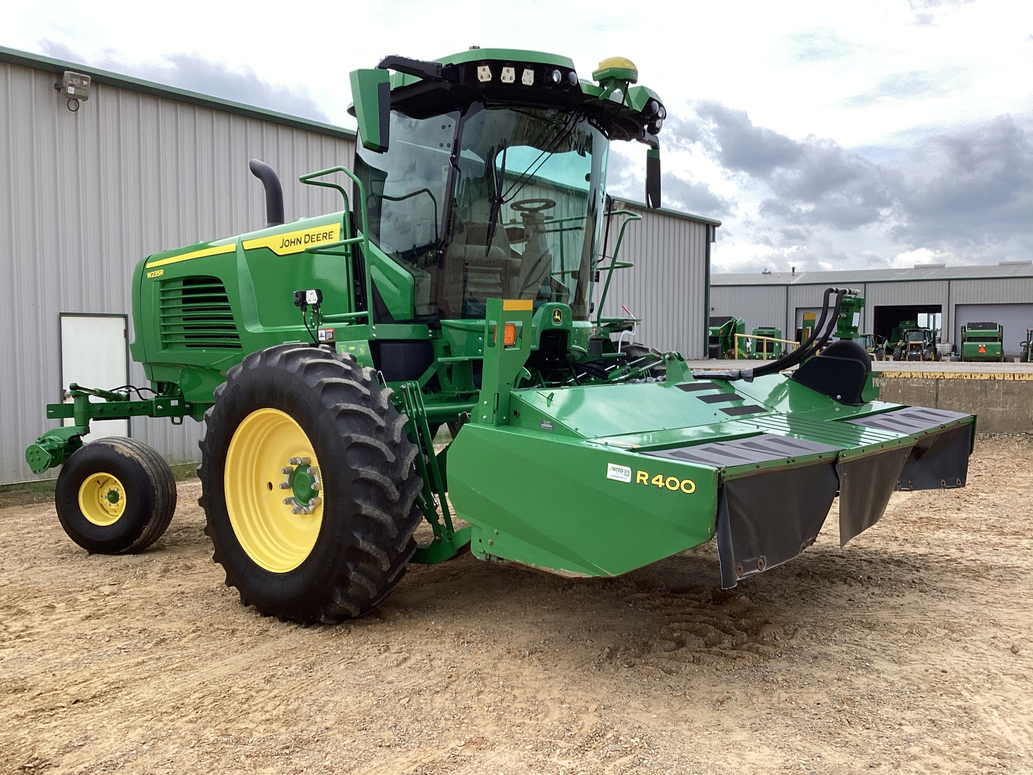 2023 John Deere W235R Image 3