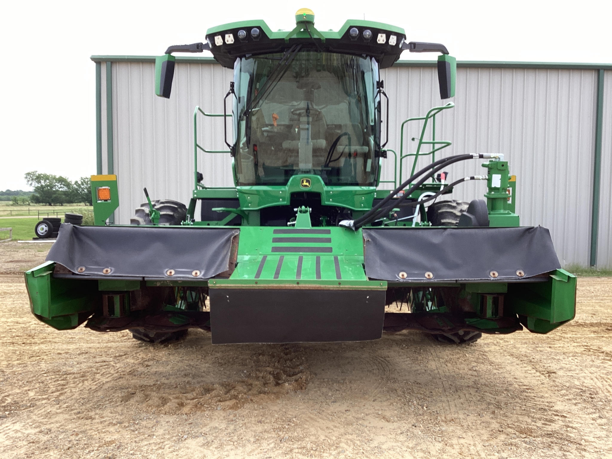 2023 John Deere W235R Image 4