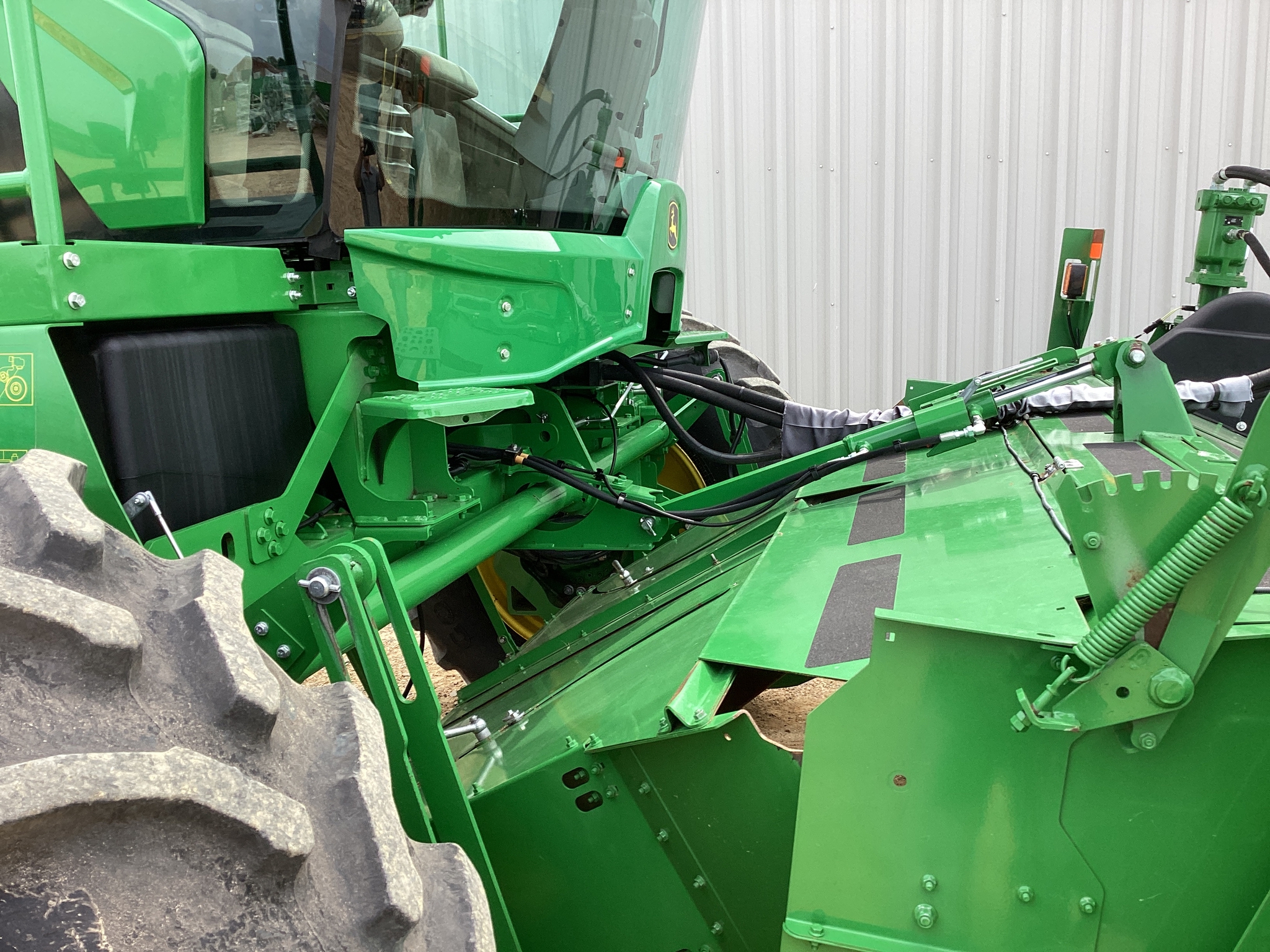 2023 John Deere W235R Image 24