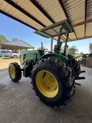 2016 John Deere 5100E