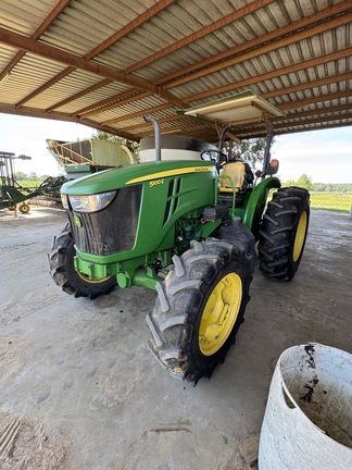 2016 John Deere 5100E