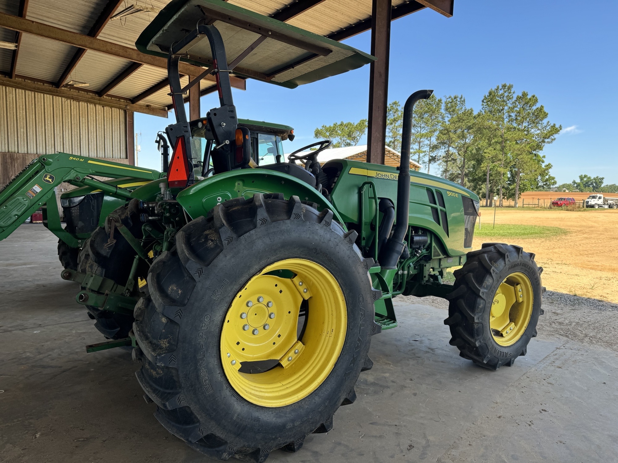 2016 John Deere 5100E Image 7