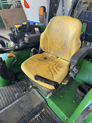 2016 John Deere 5100E