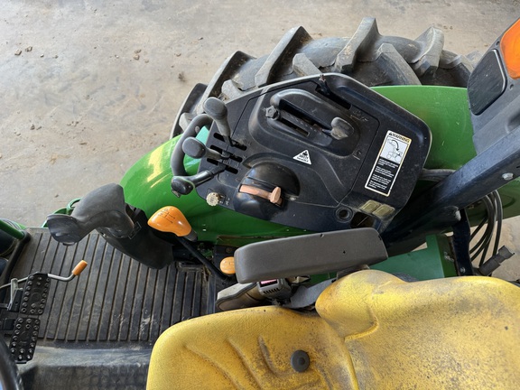 2016 John Deere 5100E