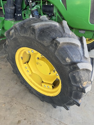 2016 John Deere 5100E