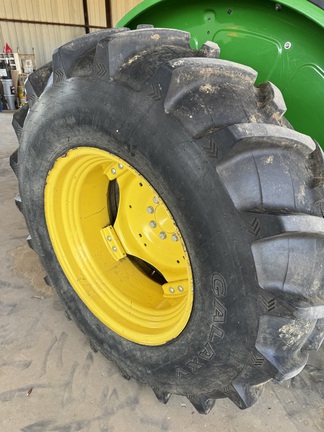 2016 John Deere 5100E
