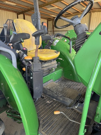2016 John Deere 5100E