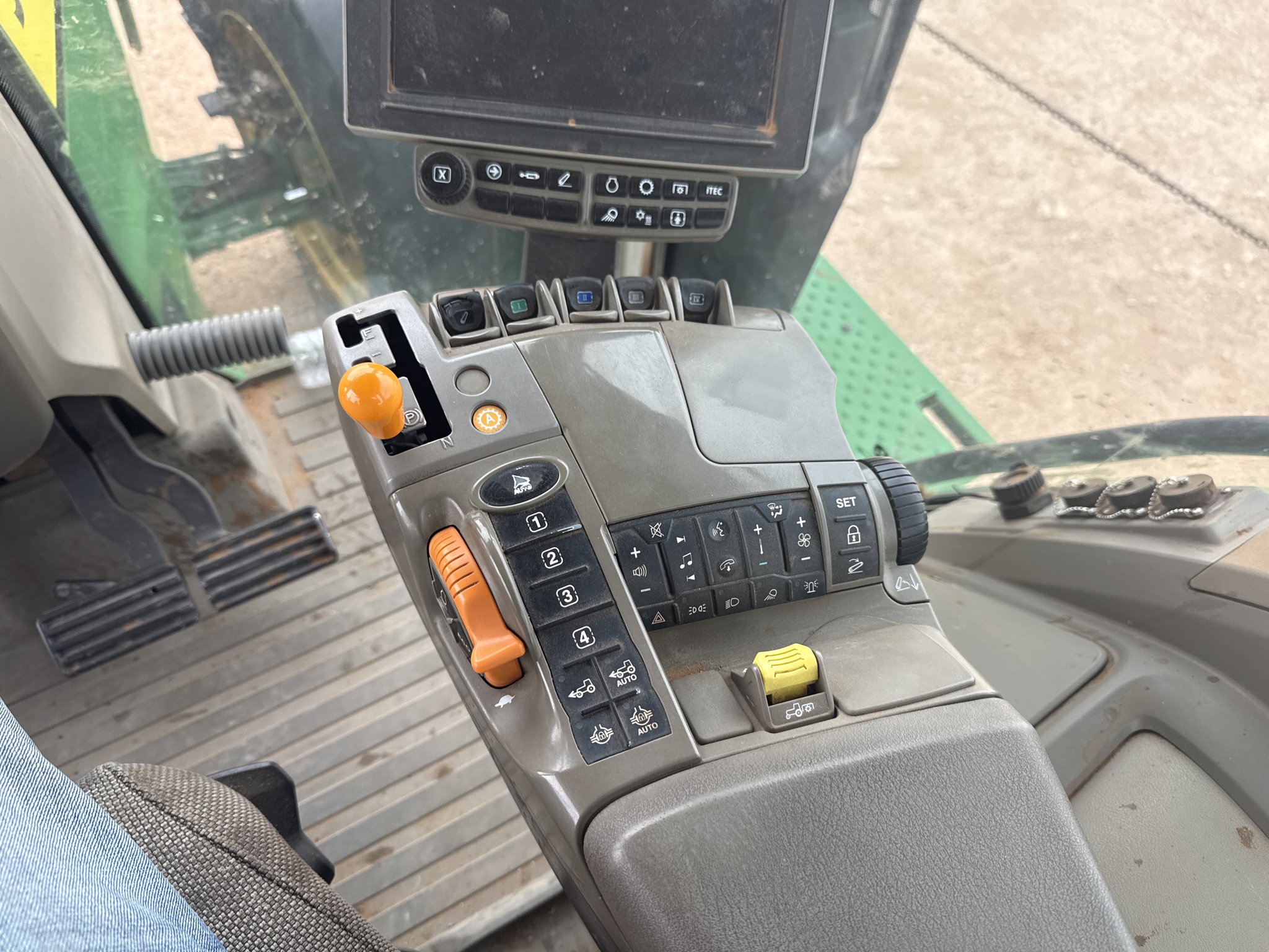 2020 John Deere 8R 230 Image 19