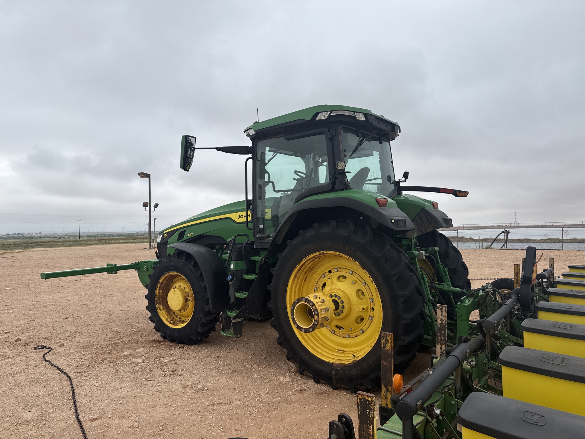 2020 John Deere 8R 230 Image 9