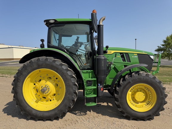 2025 John Deere 6R 175 - Photo2