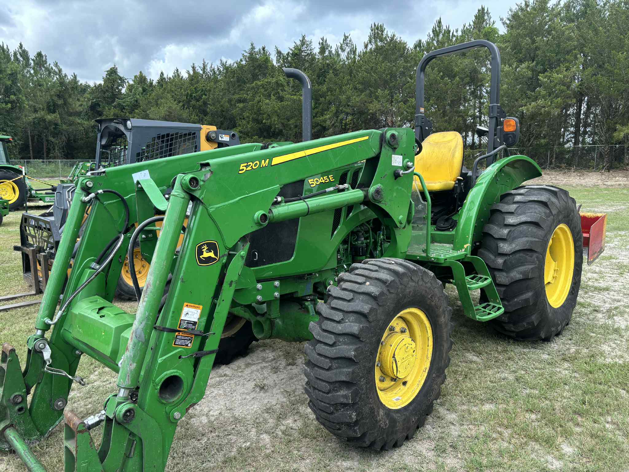 2022 John Deere 5045E Image 1