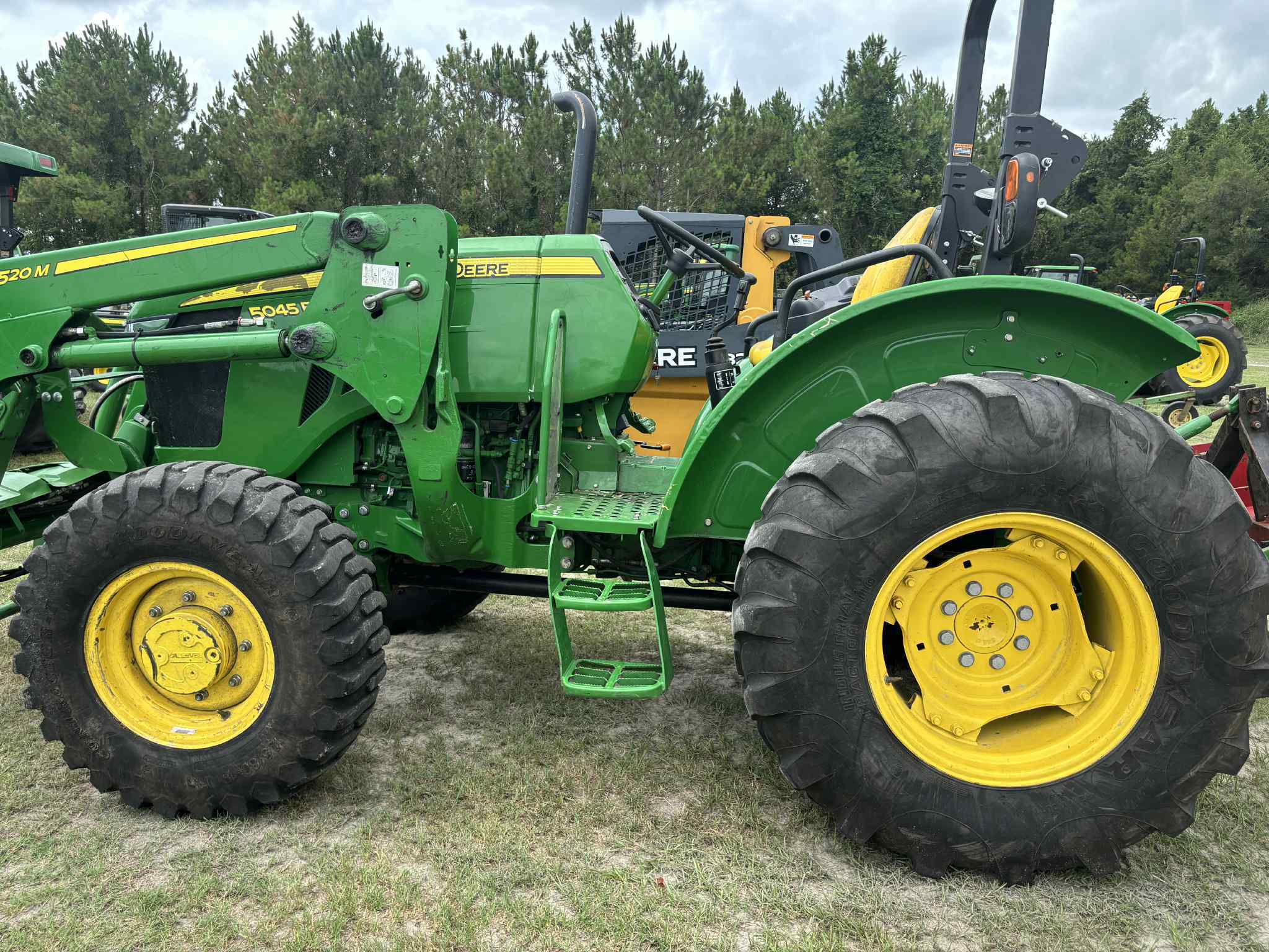 2022 John Deere 5045E Image 2