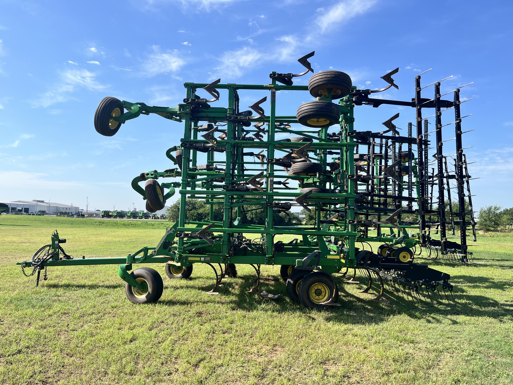 2013 John Deere 2410 Image 2