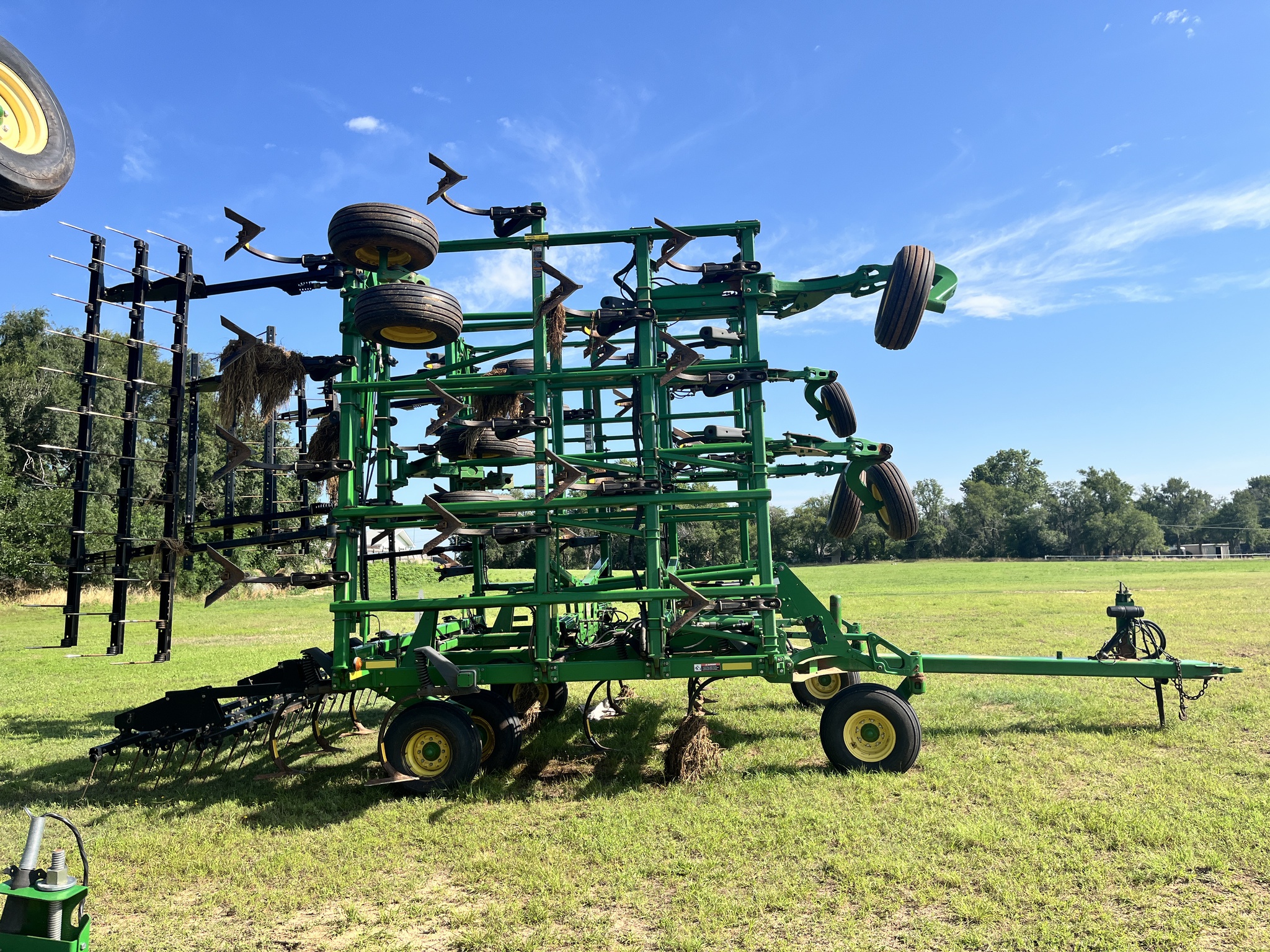 2013 John Deere 2410 Image 6