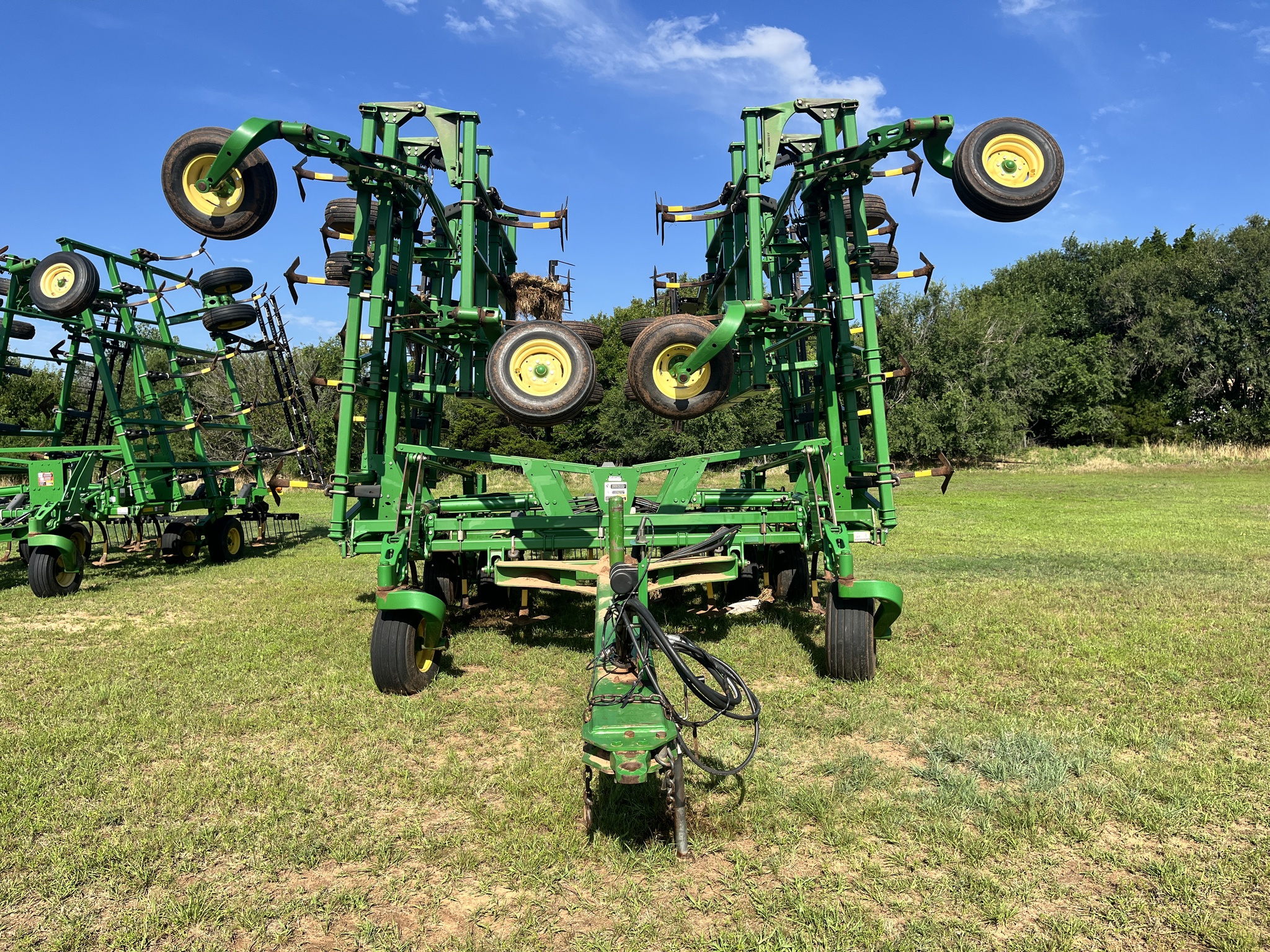 2013 John Deere 2410 Image 8
