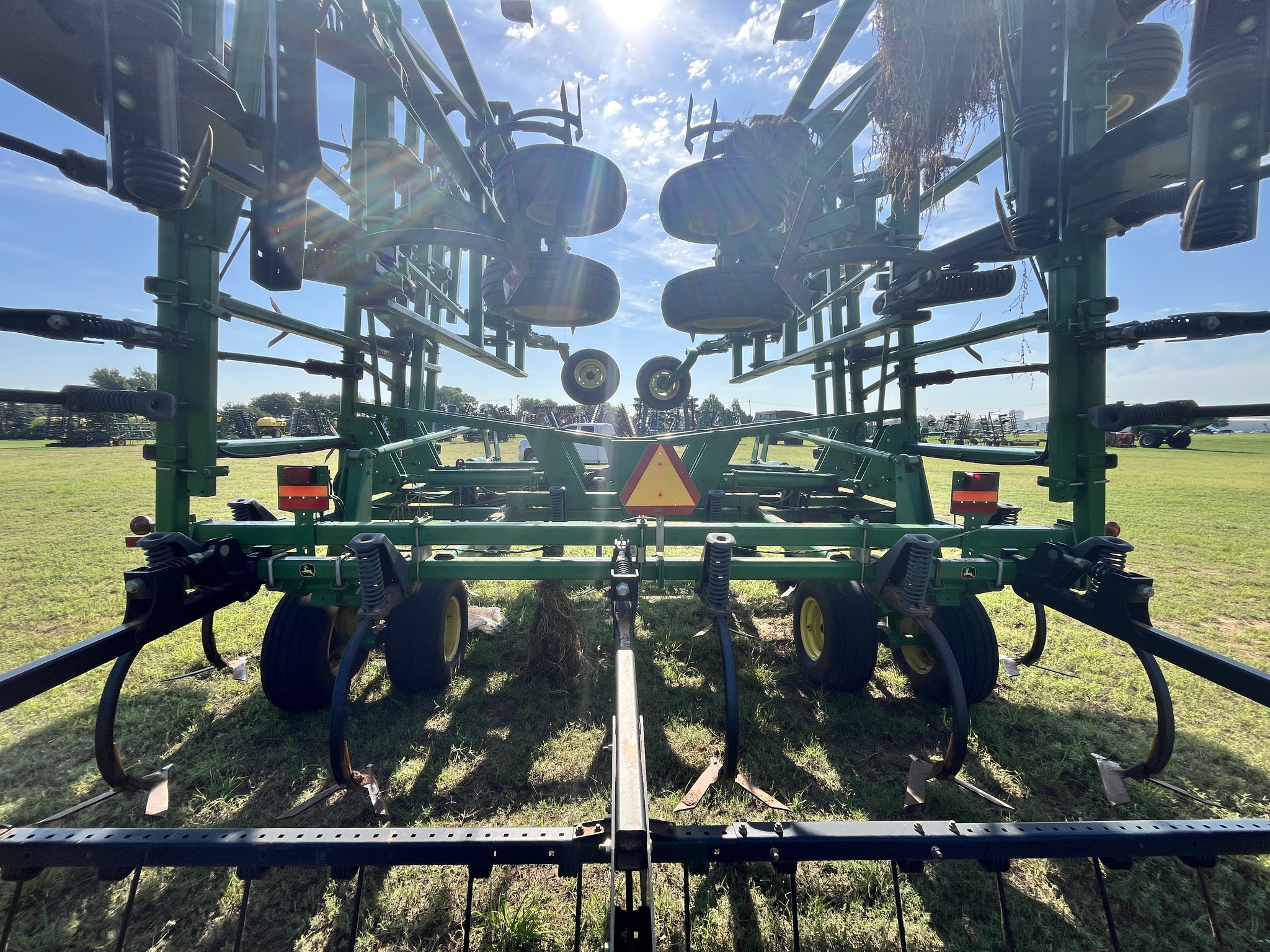 2013 John Deere 2410 Image 20