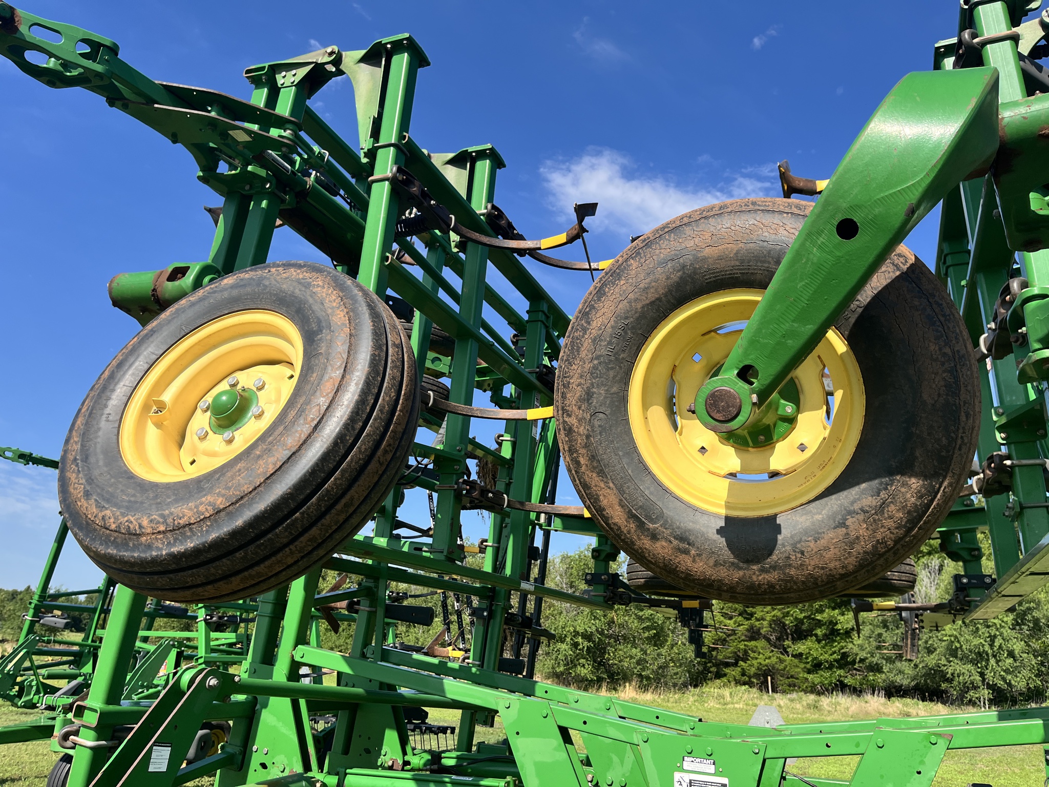 2013 John Deere 2410 Image 12