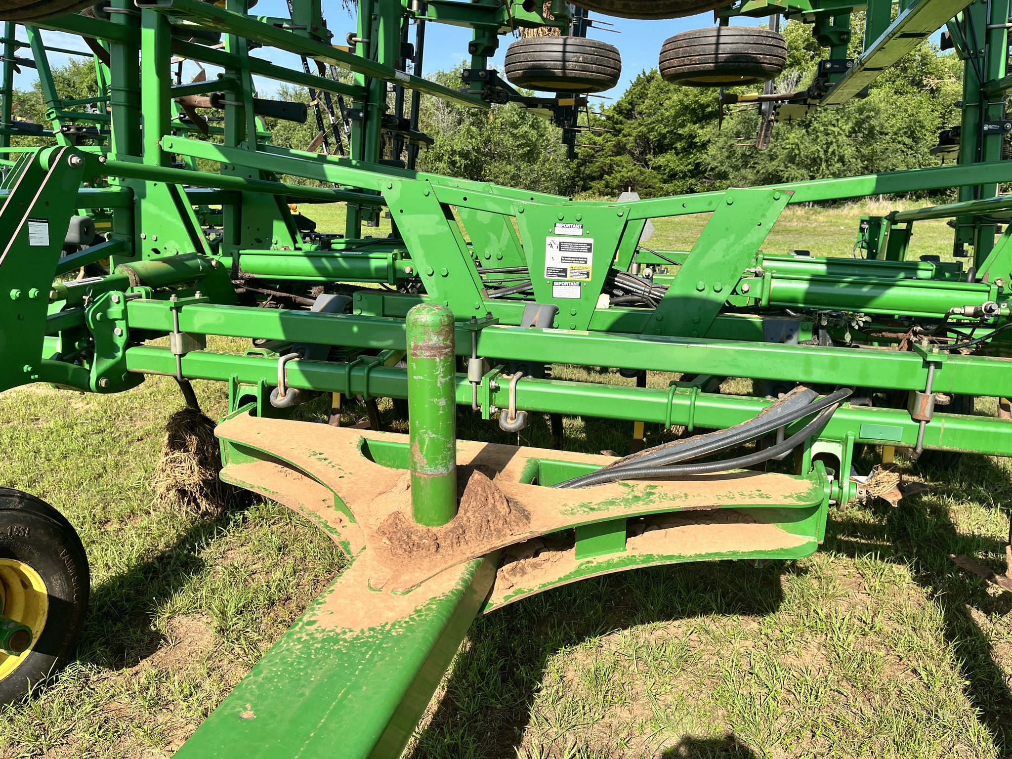 2013 John Deere 2410 Image 11